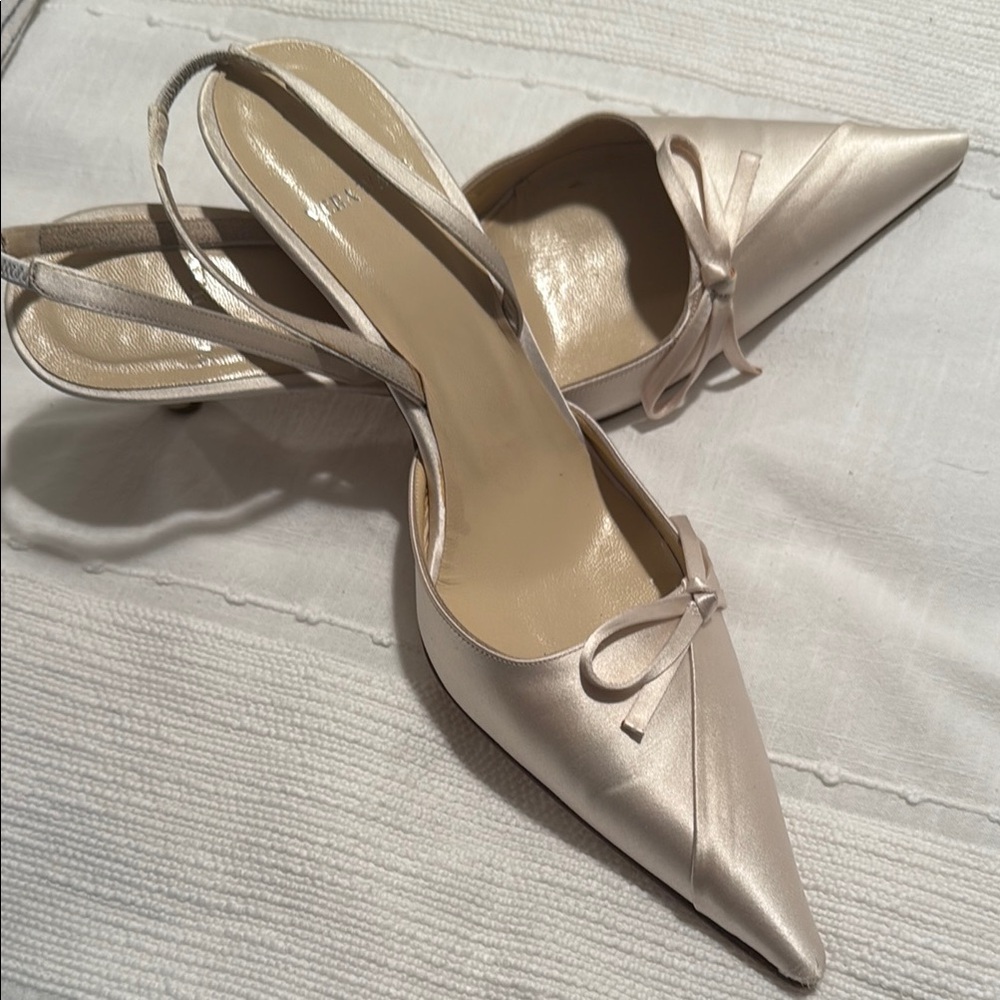 Vera Wang ivory satin Slingback Heels